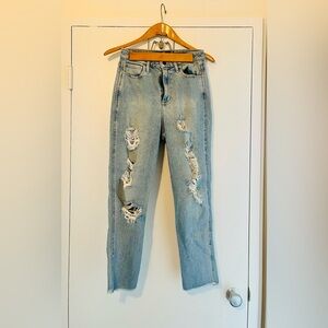 Hollister Curvy Ultra High-Rise Mom Jeans